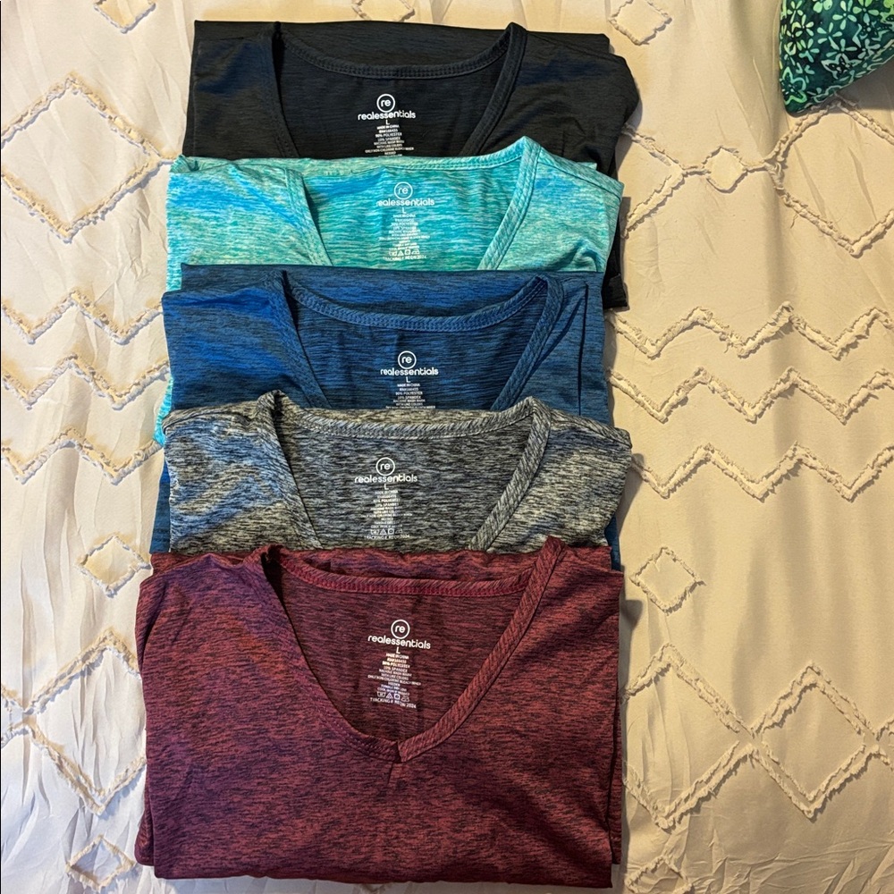 5 realessntials vneck tops
